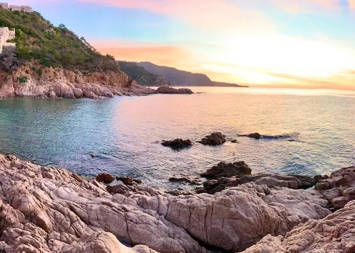 ⭑ Sea Views + Private Beach. What Else? ⭑ Τόσα ντε Μαρ