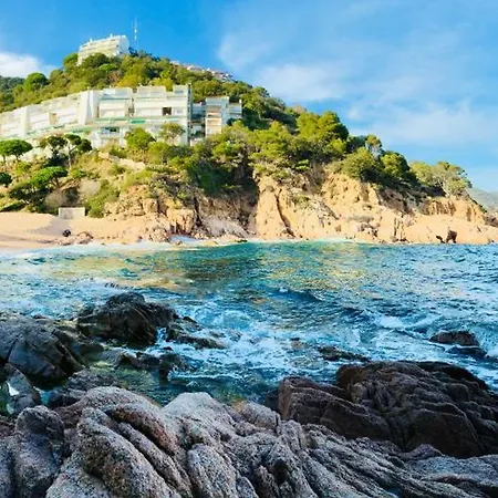 ⭑ Sea Views + Private Beach. What Else? ⭑ Apartman *